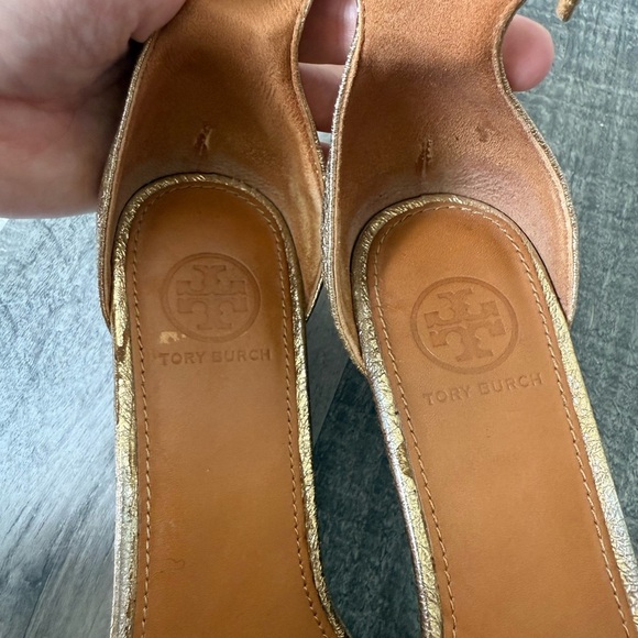 Tory Burch Savannah Wedge Gold Sandal Size 9.5 - Picture 2 of 11